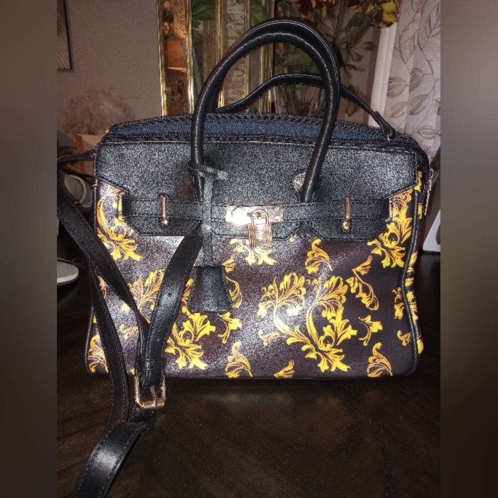 Status print handbag